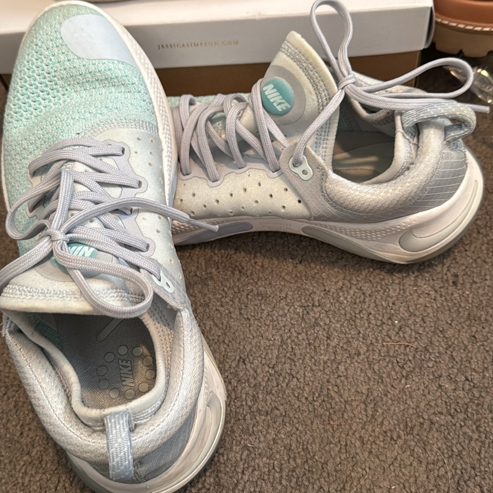 Nike Women's Light Blue Sneakers